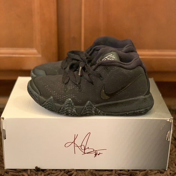 kyrie 4 blackout